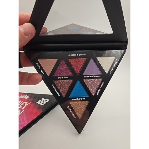 Set of 2 Lottie London Mad Love Eyeshadow Palettes Toxic Love & Pouts - Picture 4 of 5